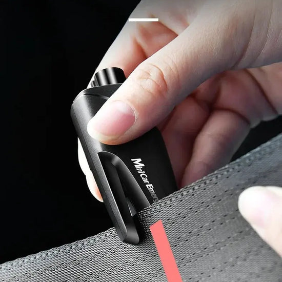 Safety Hammer Car Emergency Rescue Kit Key Chain Knife Life Saving Seat Belt Cutter Window Breaker Glass Emergency Hammer BABEL.FASHION